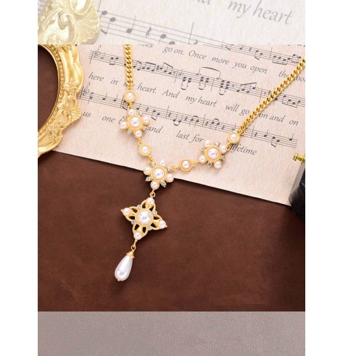 Pearls Rehinestone Golden Vintage Necklace